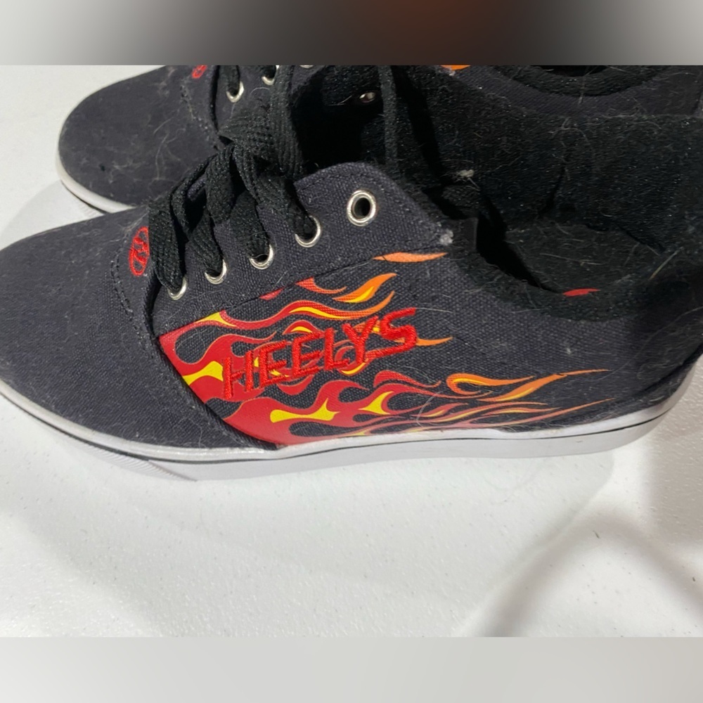 Heelys size 6 like new